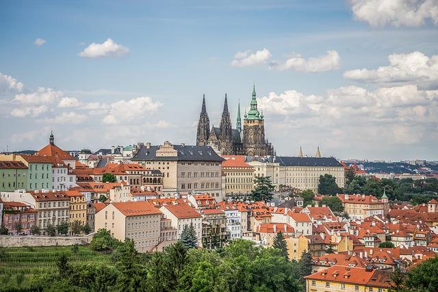 Co dělat, když žijete v Praze a chcete si pořídit bezpečnostní dveře do bytu?