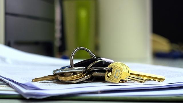 - Ztráta klíčů: Rychlé povolání zámečníků pro nouzové vyrobení nových klíčů